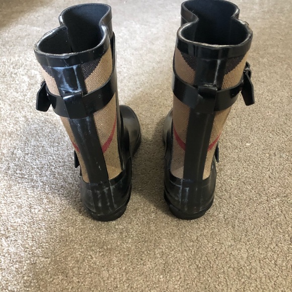 Burberry boots - Picture 2 of 4